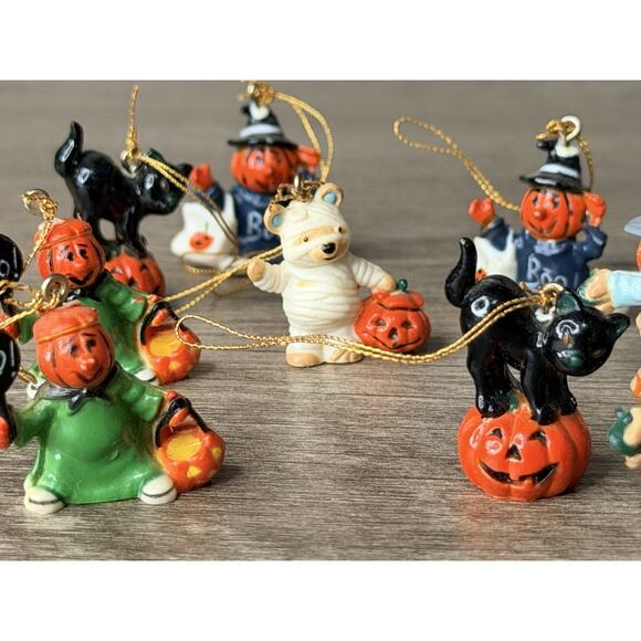 1" VTG HALLOWEEN ORNAMENTS BLACK CATS Ghosts WITCH Teddy Bears Pumpkin FLOCKED - Picture 4 of 8